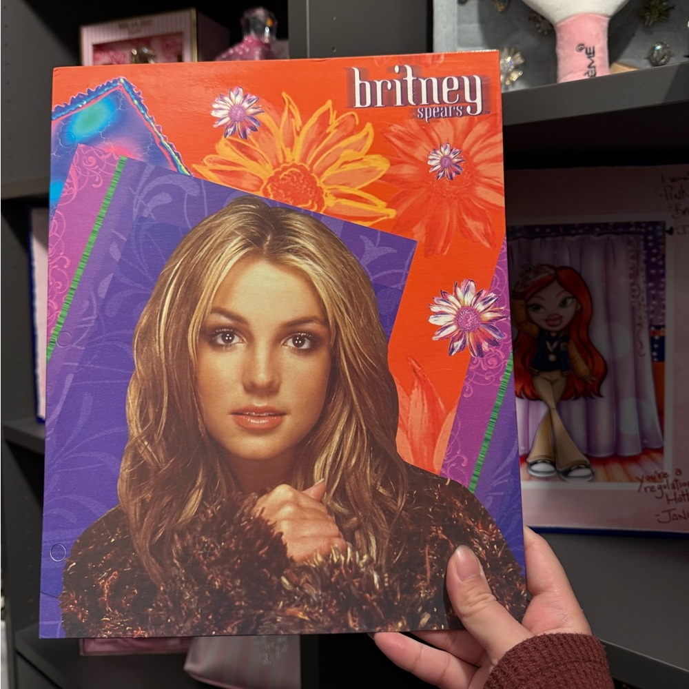 2/$30 vintage britney spears folder 💕